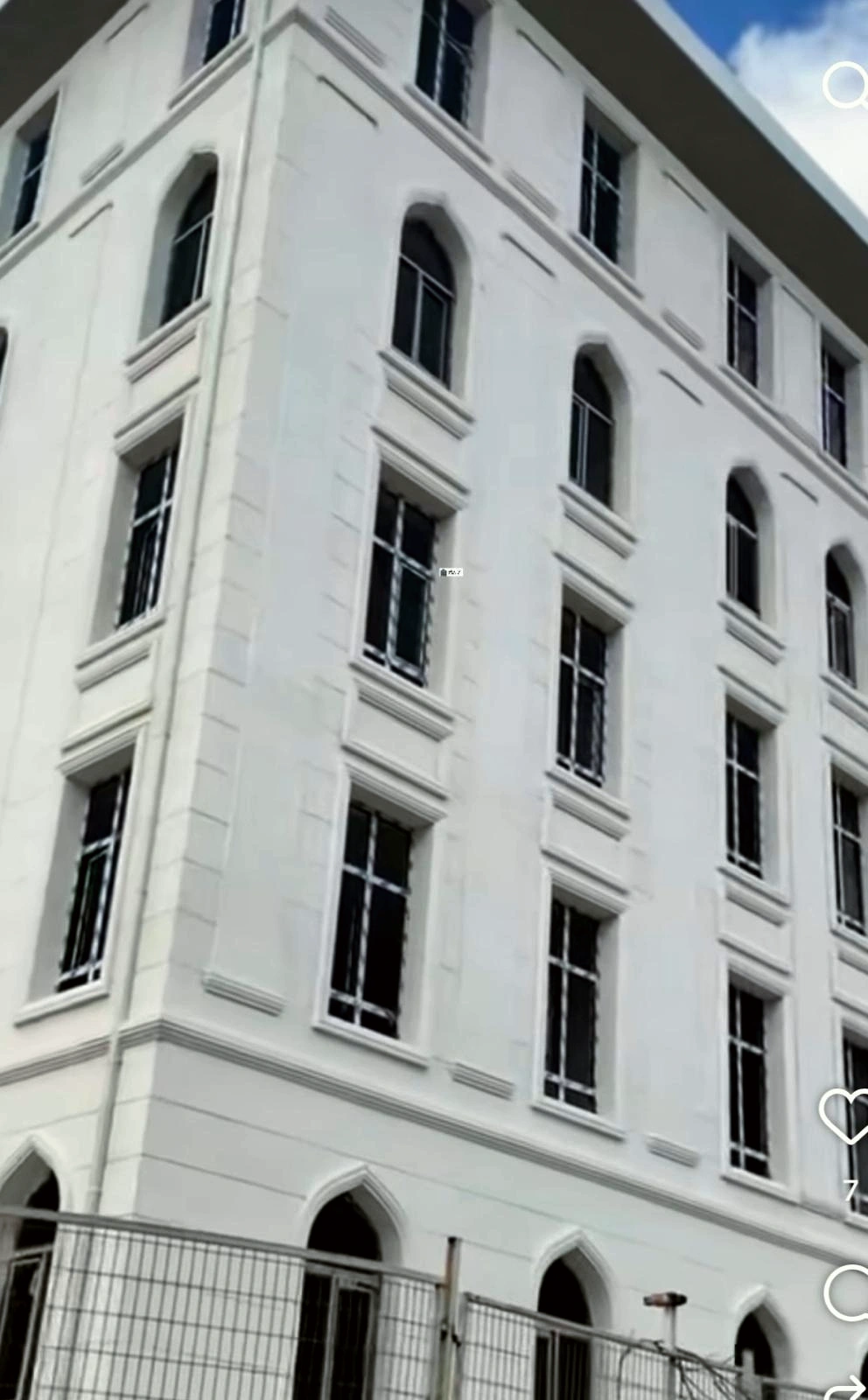 Façade and window pattern.