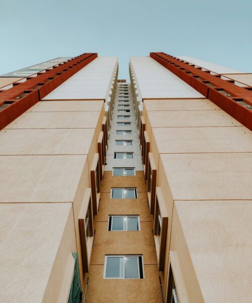 building-ga8e19f949_1920-768x1000